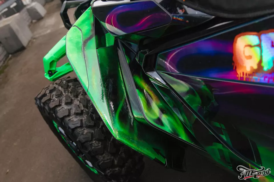 Оклеили багги BRP CAN-AM Maverick R X RS в яркую винилографию!